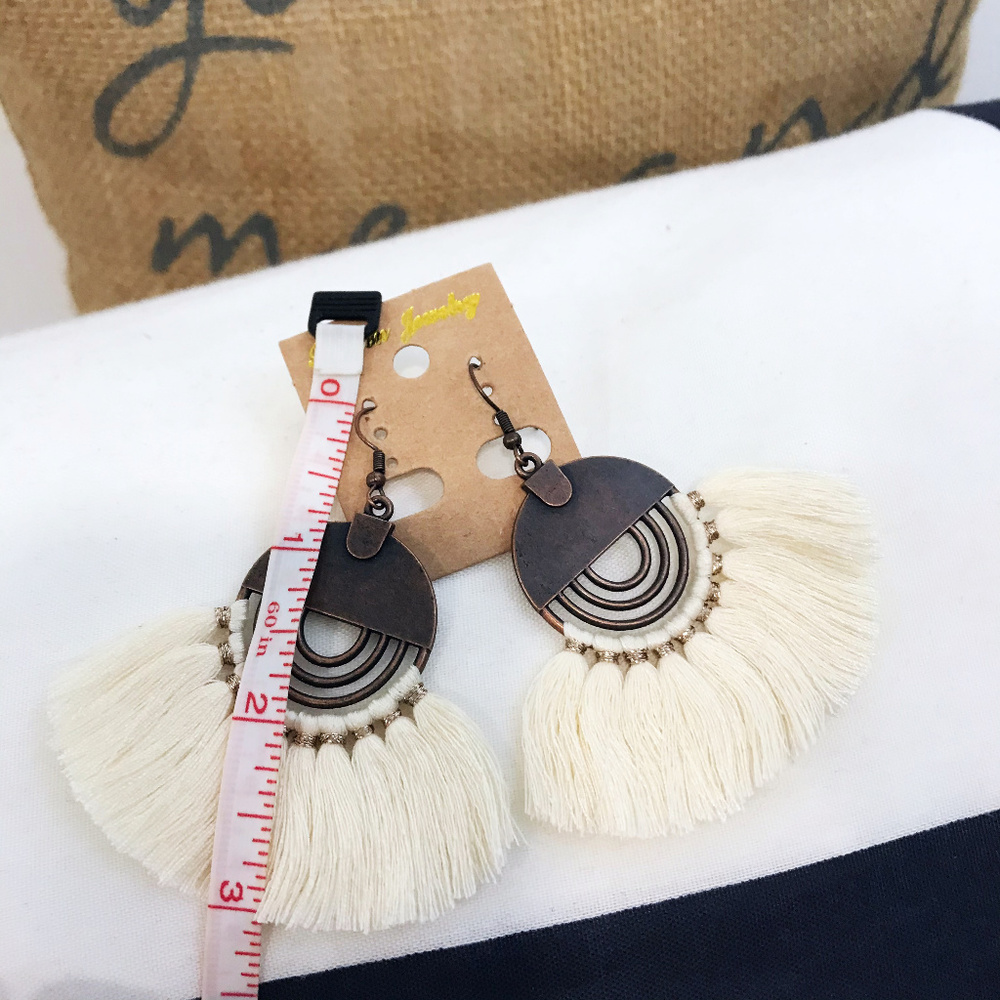 🎀 NEW Boho Cream Tassel Dangle Earrings - Picture 3 of 5